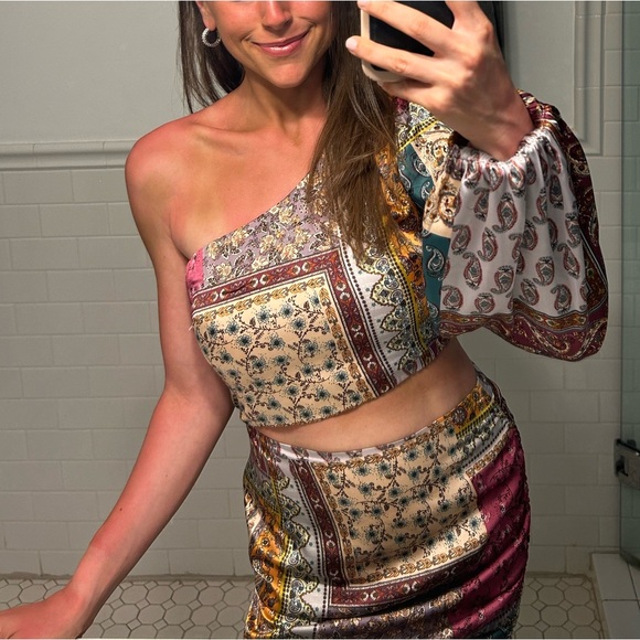 Sky to the moon asymmetrical dress
Wore once - Picture 1 of 4